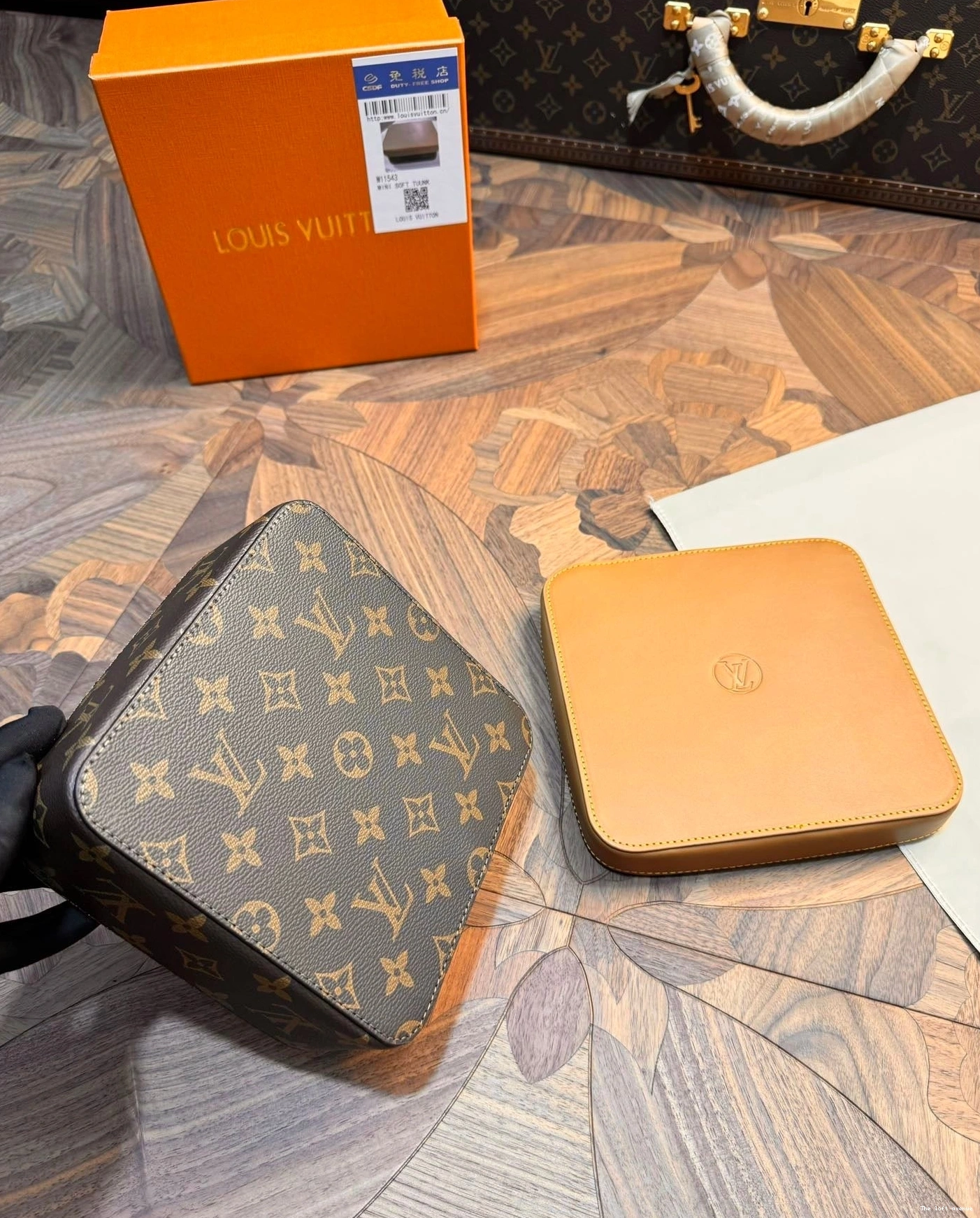 JEWELRY YELLOW LV CUSTOM SQUARE BOX 0709